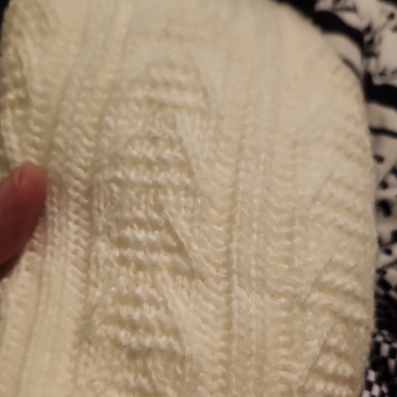 Cozy White Cable Knit Sock - Picture 4 of 6